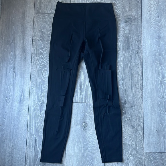 Zyia Black Slashed Luxe Leggings - Size 0 - Picture 2 of 4